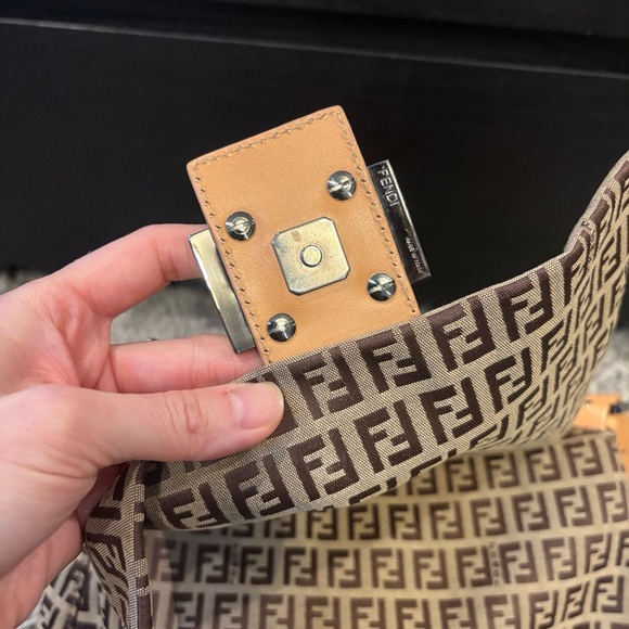 FENDI Zucca Mama Baguette Beige and tan - Picture 5 of 16
